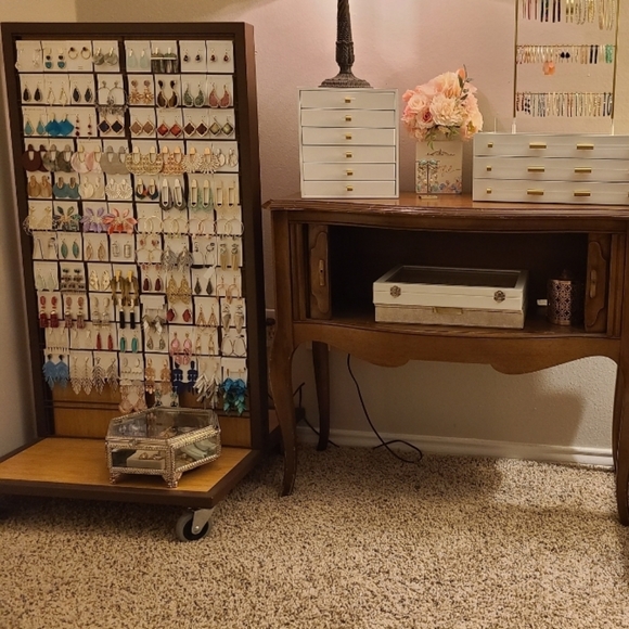 Kendra Scott - Picture 2 of 4